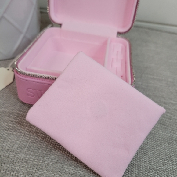 Swarovski Iconic Swan COG Pink Zip Travel Jewelry Box - Picture 11 of 13